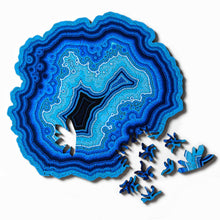 Lade das Bild in den Galerie-Viewer, Wooden Puzzle Geode