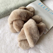 Lade das Bild in den Galerie-Viewer, Snoozies™️ - 100% Sheepskin Slippers