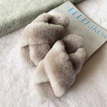 Lade das Bild in den Galerie-Viewer, Snoozies™️ - 100% Sheepskin Slippers