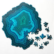 Lade das Bild in den Galerie-Viewer, Wooden Puzzle Geode
